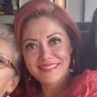 Claudia Marcela Jaramillo, en el medio de la imagen, supo defender el derecho a la vida con ayuda de su familia