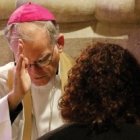 Un obispo confesando... en España usan ConfesorGO el de San Sebastián y el de Córdoba