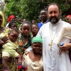 Aguirre ha podido salvar la vida y hacer de escudo protector por el respeto de los grupos armados a su condición sacerdotal.