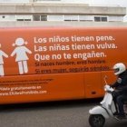 El autobús naranja sufrió una enorme persecución política