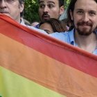 El proyecto ha sido redactado por la Federación estatal de Lesbianas, Gays, Transexuales y Bisexuales (FLFTB) y presentado en el Congreso por Podemos