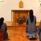 La oración ante el Santísimo forma parte esencial de la vida de las Hermanitas del Cordero.