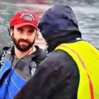 El padre David Bergeron, en el kayak llevando asistencia espiritual a los habitantes de Houston