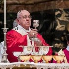 El Papa presidió la celebración que se desarrolló ante miles de fieles en la basílica de San Pedro