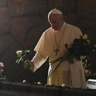 El Papa quiso visitar el mausoleo a los italianos asesinados por orden de Hitler en 1944
