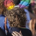 Parejas gays, hijos sin madre; parejas lesbianas, hijos sin padre. ¿Quién gana y quién pierde?