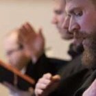 Un monje benedictino actual... quizá la lengua de signos de Fray Ponce de León nace de signos del silencio monástico