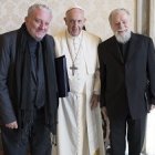 El Papa Francisco, este lunes, con Kiko Argüello y el padre Mario Pezzi, responsables del Camino Neocatecumenal