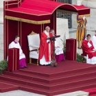 El Papa presidió la misa en la que participaron los nuevos cinco cardenales
