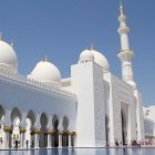 La mezquita es de enorme tamaño y se ha dedicado a la Virgen María