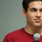 Este joven intentó suicidarse a los 16 años y a los 21 ha ayudado a numerosos adolescentes