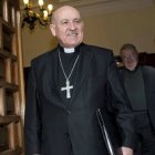 El arzobispo de Zaragoza ha salido en defensa de la Guardia Civil y Policía / Heraldo