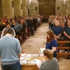 El recuento en la iglesia de Vila-Rodona se hizo con el sacerdote revestido de alba y estola.