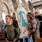 Quince tallas de la Virgen de Lourdes como esta han sido colocadas en distintos pueblos de la llanura de Nínive