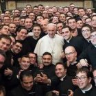 Seminaristas con el Papa Francisco - la pastoral vocacional y la juvenil van ligadas, dice el Papa
