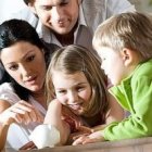 La familia en España lleva décadas sin apenas apoyos y sin políticas familiares