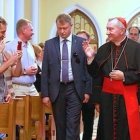 El cardenal Parolin, en la catedral católica de Moscú durante su reciente viaje.