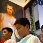 El régimen permite actividades con niños solo dentro del templo y bajo vigilancia