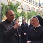 La Madre Paloma, nueva superiora general, junto al cardenal Juan José Omella, arzobispo de Barcelona.