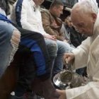 Francisco lavó los pies de 12 internos en la cárcel Regina Coeli en Jueves Santo de 2018