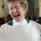 Una reverenda anglicana canadiense, muy emocionada... pero el anglicanismo está de capa caída