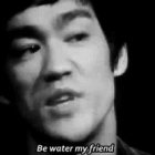 Bruce Lee habla muy serio en Be Water My Friend... y el publicista Toni Segarra lo popularizó