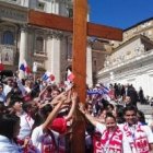 Jóvenes de Panamá con la Cruz de la JMJ en Roma - actualmente de gira en Caribe y Centroamérica