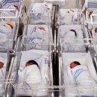 En España cada vez hay menos nacimientos, mientras las defunciones van aumentando