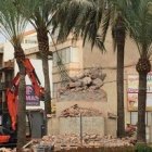 Ya no queda nada de lo que era la cruz que estaba situada en la Plaza de la Paz