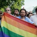 El texto, redactado por grupos LGTB, fue presentado en el Congreso por Podemos