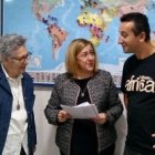 La hermana Pilar, a la izquierda, y el padre Luis Carlos, a la derecha, en la delegación de misiones de Burgos