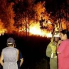 El incendio de Ponte Caldelas cercó la población y causó grandes daños