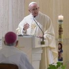 El Papa volvió a advertir durante la misa en los peligros de escuchar al demonio