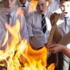 Este es el uniforme que usan los alumnos, aquí en una clase de ciencias calurosa