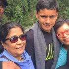 Melvin Singh con su familia - la Virgen lo orientó hacia la fe