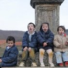 Lucía, segunda por la derecha tiene síndrome de Down. Y su madre defiende en ABC la educación especial