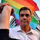 Pedro Sánchez, en la manifestación del orgullo gay de Valencia en junio de 2016.