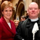 La Primera Ministra escocesa, Nicola Sturgeon, con el actual Moderador de la Church of Scotland, Derek Browning
