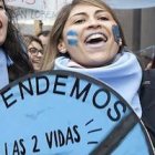 Manifestantes por la vida ante el Senado durante el debate de este miércoles y jueves de madrugada.