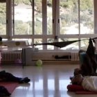 Un momento del trabajo cotidiano de estimulación de los enfermos neurológicos del Cottolengo.