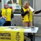 Amnistía se convirtió en un lobby abortista al morir su fundador... pero ha perdido miles de voluntarios