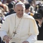 El Papa Francisco llega a la Plaza de San Pedro para la catequesis del miércoles