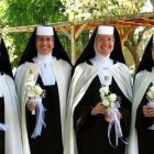 La hermana Shawn Pauline es la primera religiosa por la izquierda, en el día de los votos perpetuos de las cuatro, en 15 de julio de 2012.