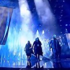 Rasmussen interpretó Higher ground con estética vikinga.