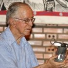 El obispo misionero Casaldáliga al recibir el Premio Internacional Cataluña en 2006, de la Generalitat