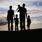 El Estado y varias administraciones intentan puentear a los padres y manipular a los hijos