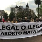 El aborto aún no es legal en Argentina, el Senado puede bloquearlo