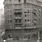 El padre Peyton en 1965 en Barcelona reza el Rosario con cientos de miles de personas