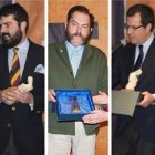 De izquierda a derecha los premiados Álvaro Guzmán, Luis Cort y Álex Rosal