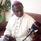 Monseñor Georges Nkuo pide que no se responda a la violencia con la violencia ni al odio con el odio.